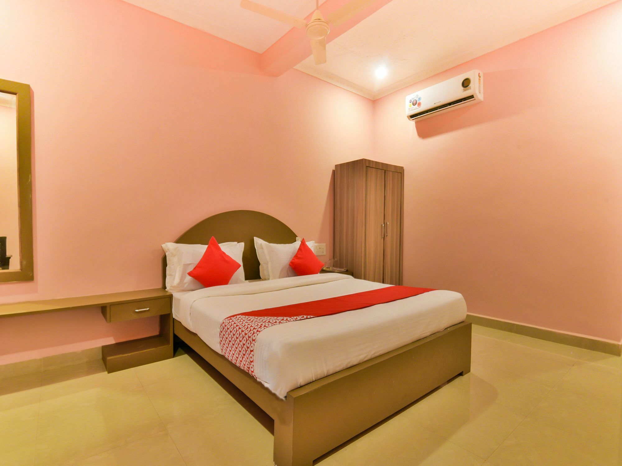 Oyo 15836 Pleasure River Front Resort Tuem Екстер'єр фото